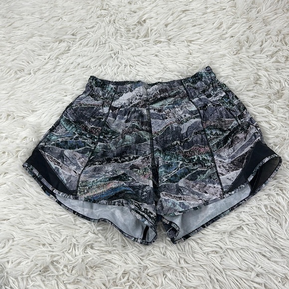 Lululemon Hotty Hot Short II *Long 4" Springscape Multi / Obsidian - Picture 1 of 4